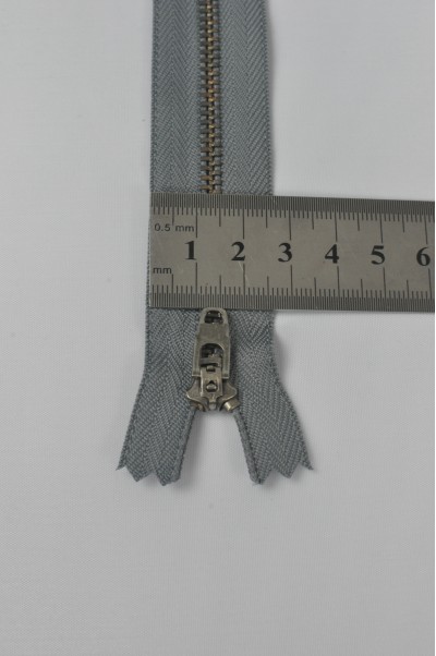 ZIP055  3號拉鏈  灰瀝牙金屬拉鏈  密尾拉鏈  單頭拉鏈  不設單獨拉鍊訂購 側面照